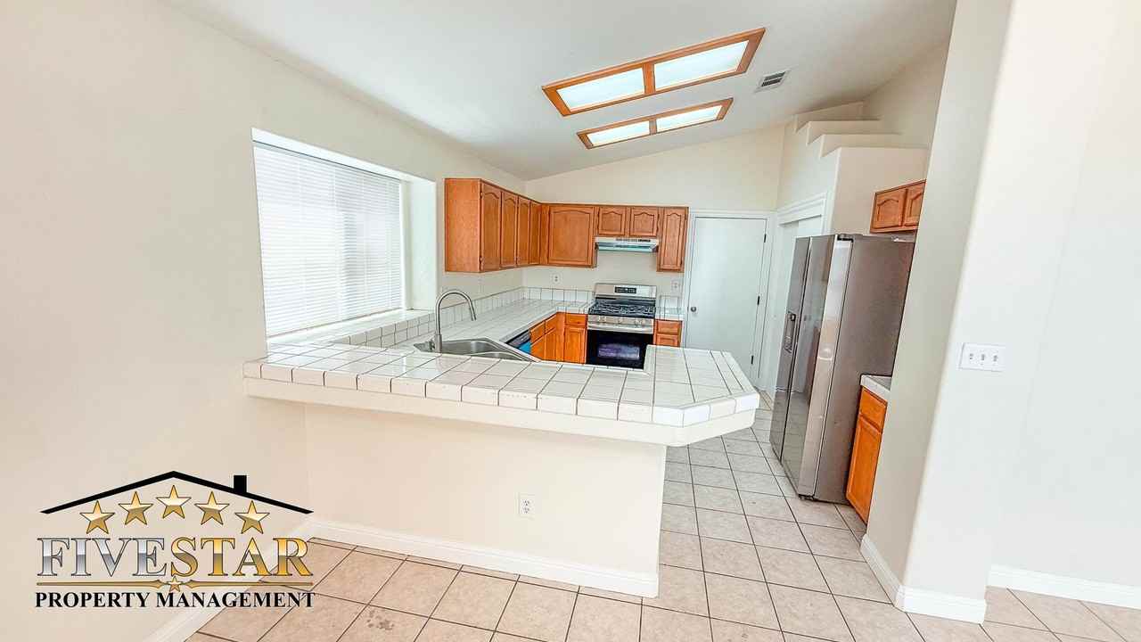 7322 Cupio St - Photo 4 of 26