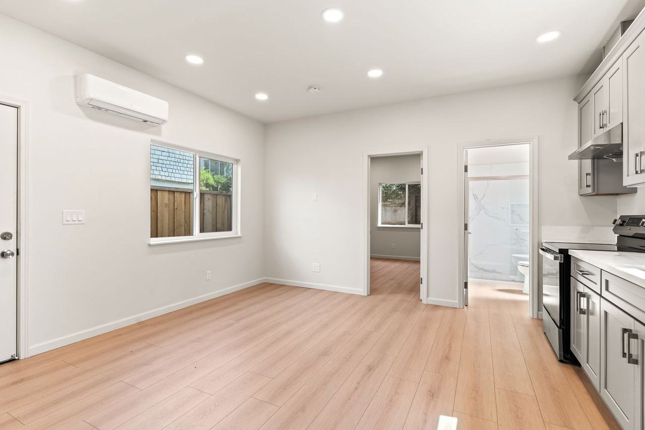 1364A E 27th St - Photo 2 of 10