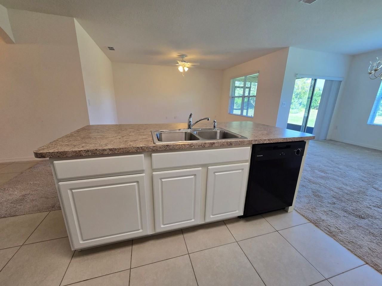 121 Fishermans Cove Dr - Photo 4 of 30