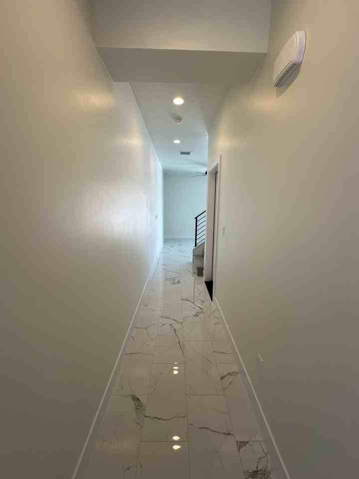 919 S Willowbend Dr - Photo 4 of 34
