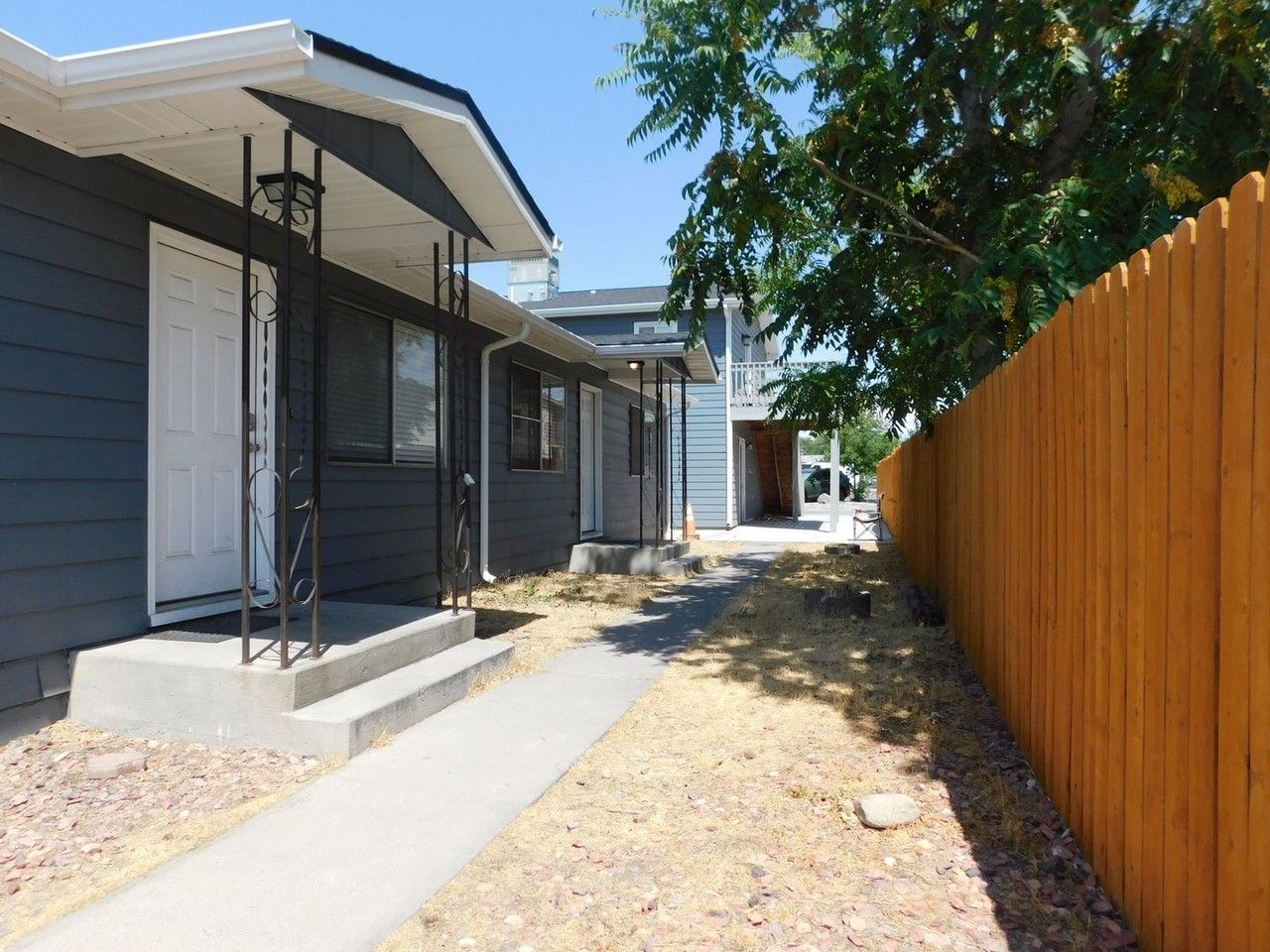 1318 Bunting Ave - Photo 2 of 19