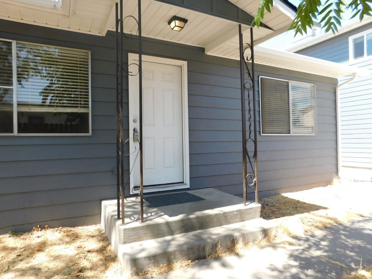 1318 Bunting Ave - Photo 3 of 19