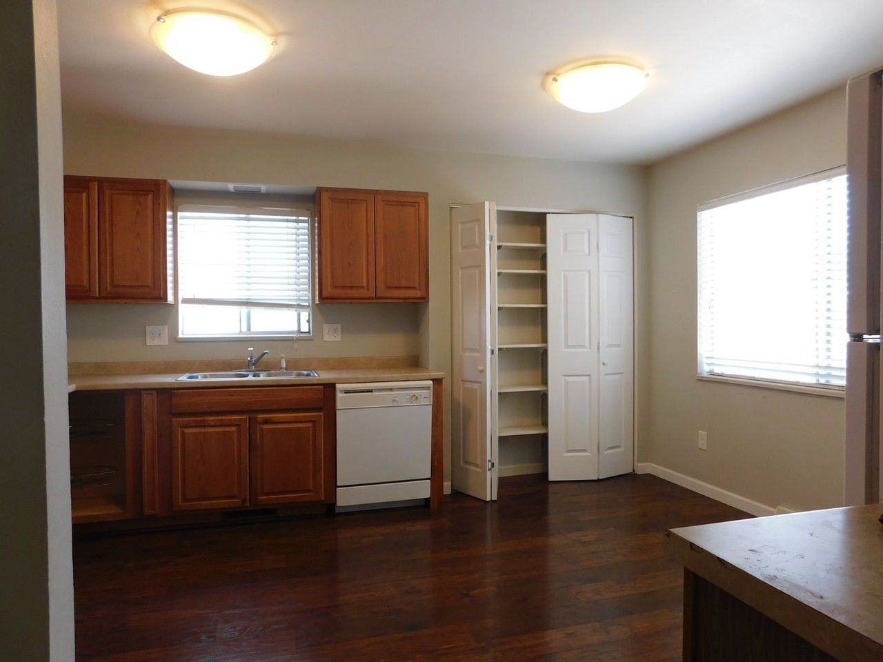 1318 Bunting Ave - Photo 6 of 19