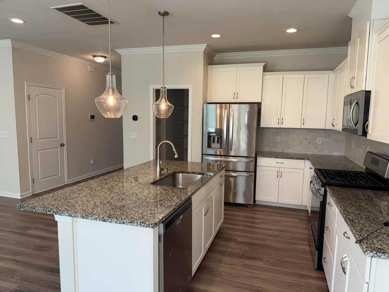 17401 Carolina Hickory Dr - Photo 4 of 15