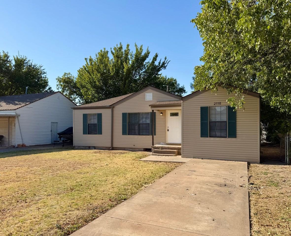 2118 Nw Lake Ave - Photo 2 of 30