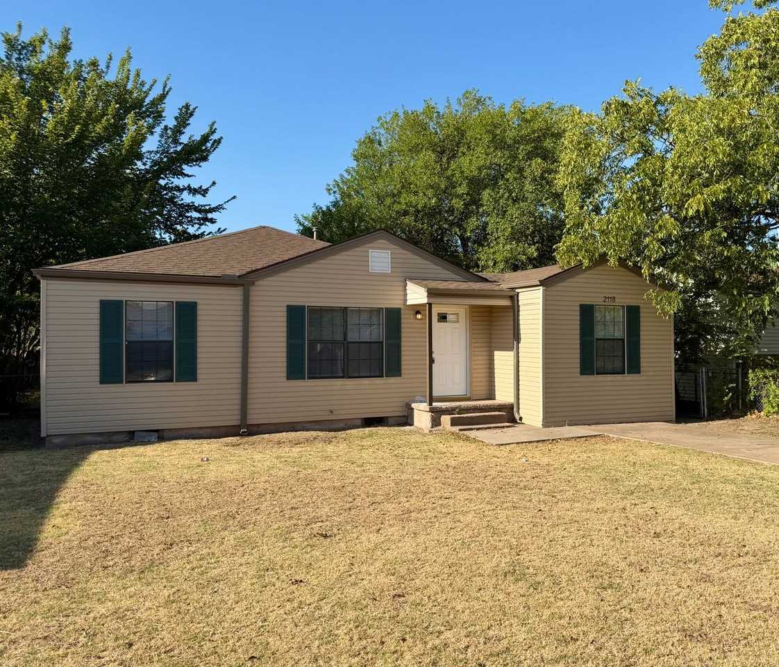 2118 Nw Lake Ave - Photo 3 of 30