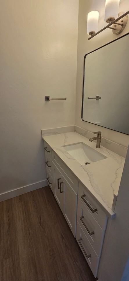 1025 W University Ave - Photo 3 of 4
