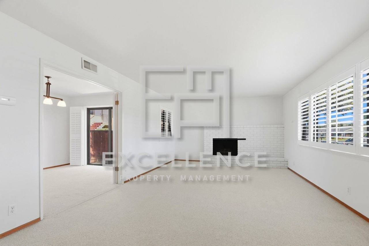 94 Roxbury St - Photo 3 of 16