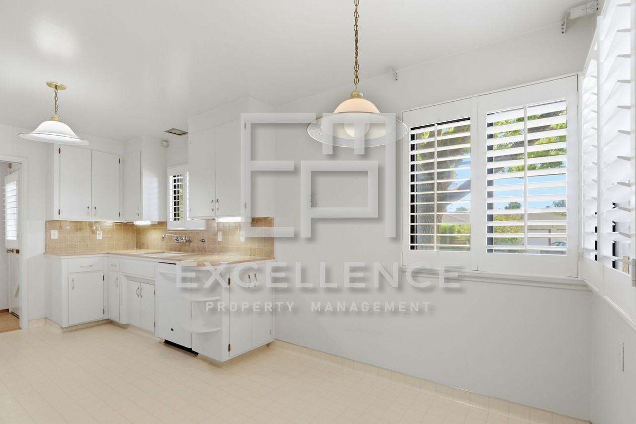 94 Roxbury St - Photo 7 of 16