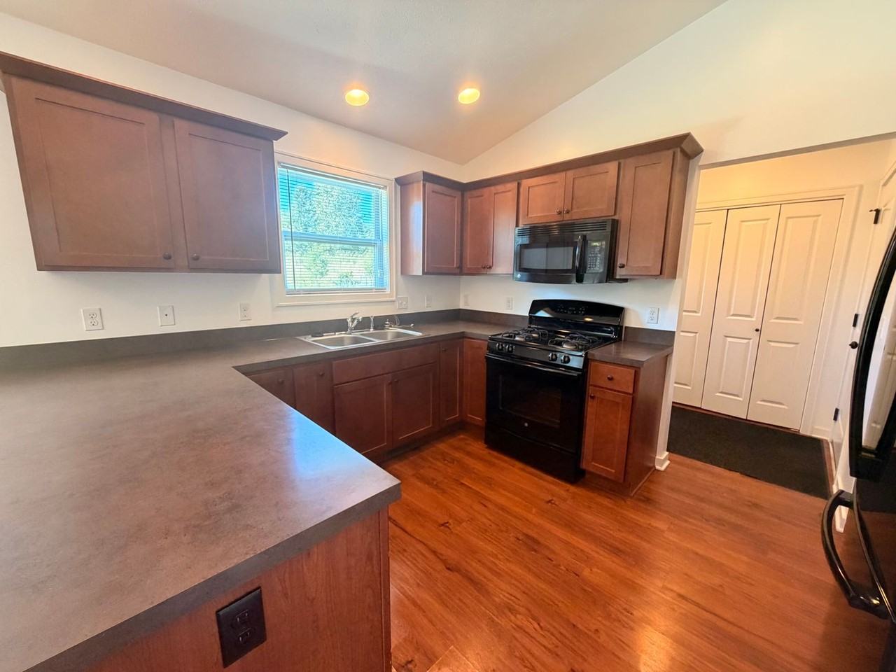 2962 Windy Wood St Se - Photo 4 of 38