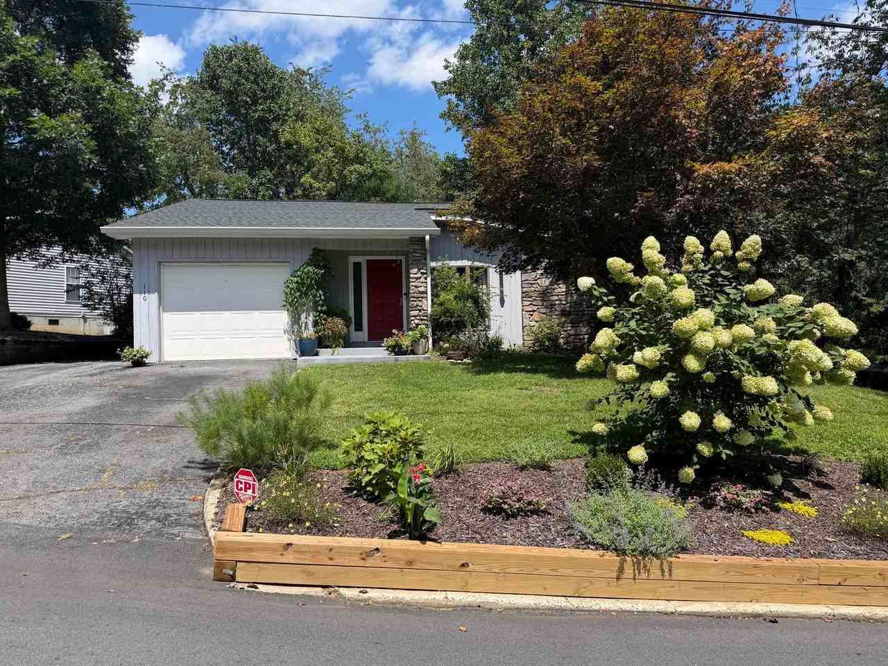 110 Aurora Dr - Photo 2 of 43