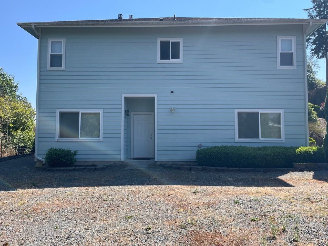 2128 Sw Freund St #A - Photo 2 of 14