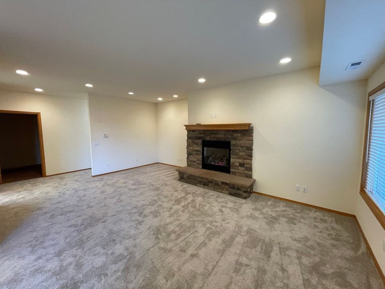 2128 Sw Freund St #A - Photo 3 of 14