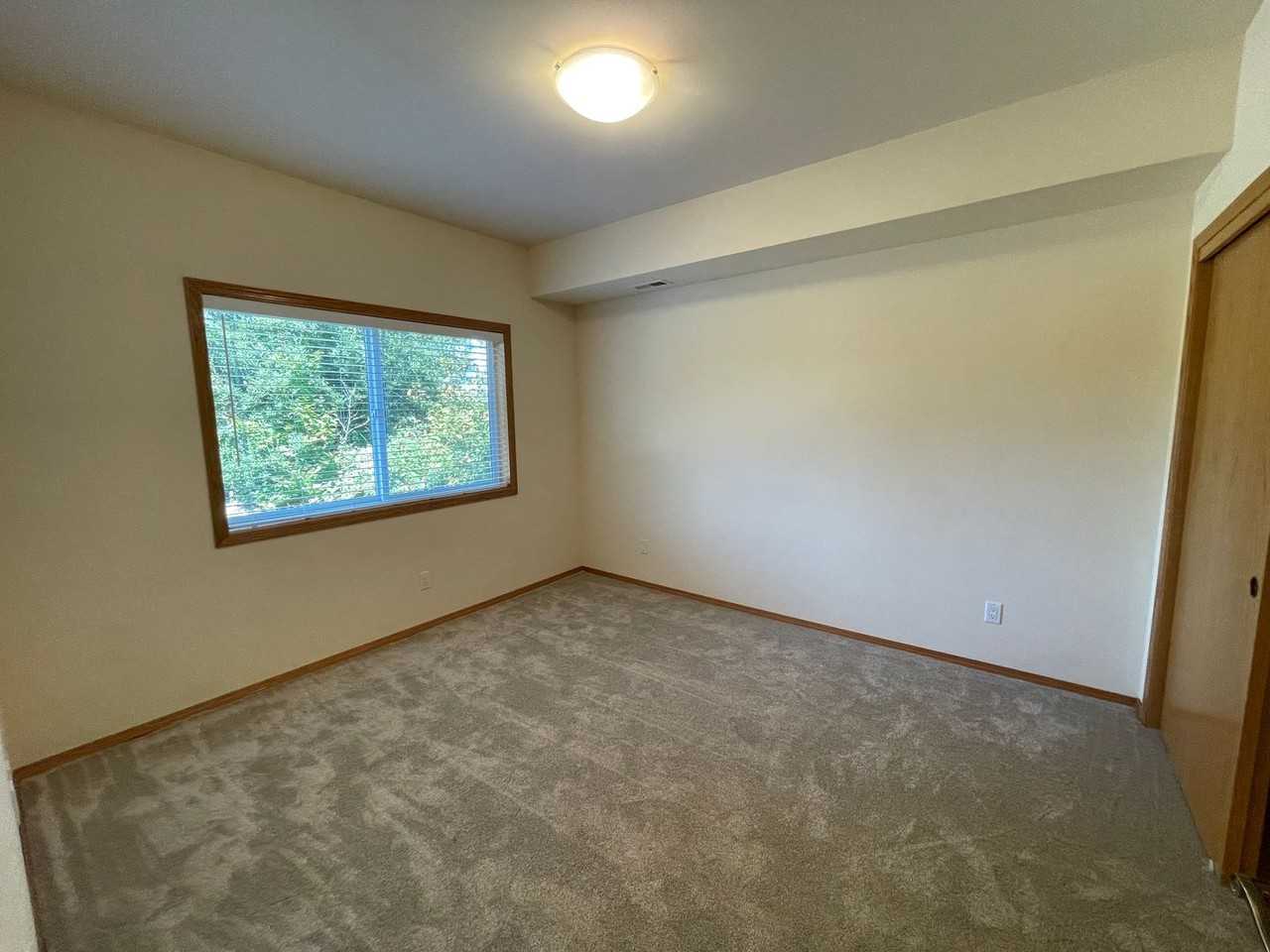 2128 Sw Freund St #A - Photo 5 of 14