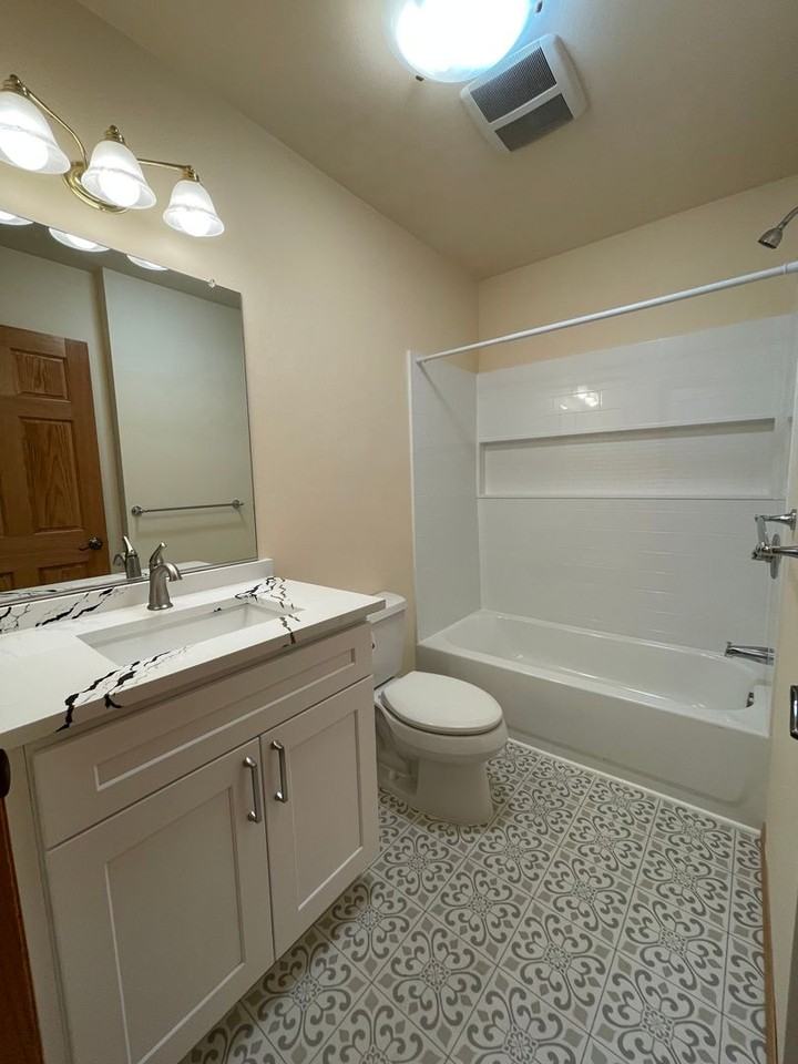 2128 Sw Freund St #A - Photo 7 of 14