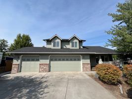 featured image of 3111 Ne Dennis Ct