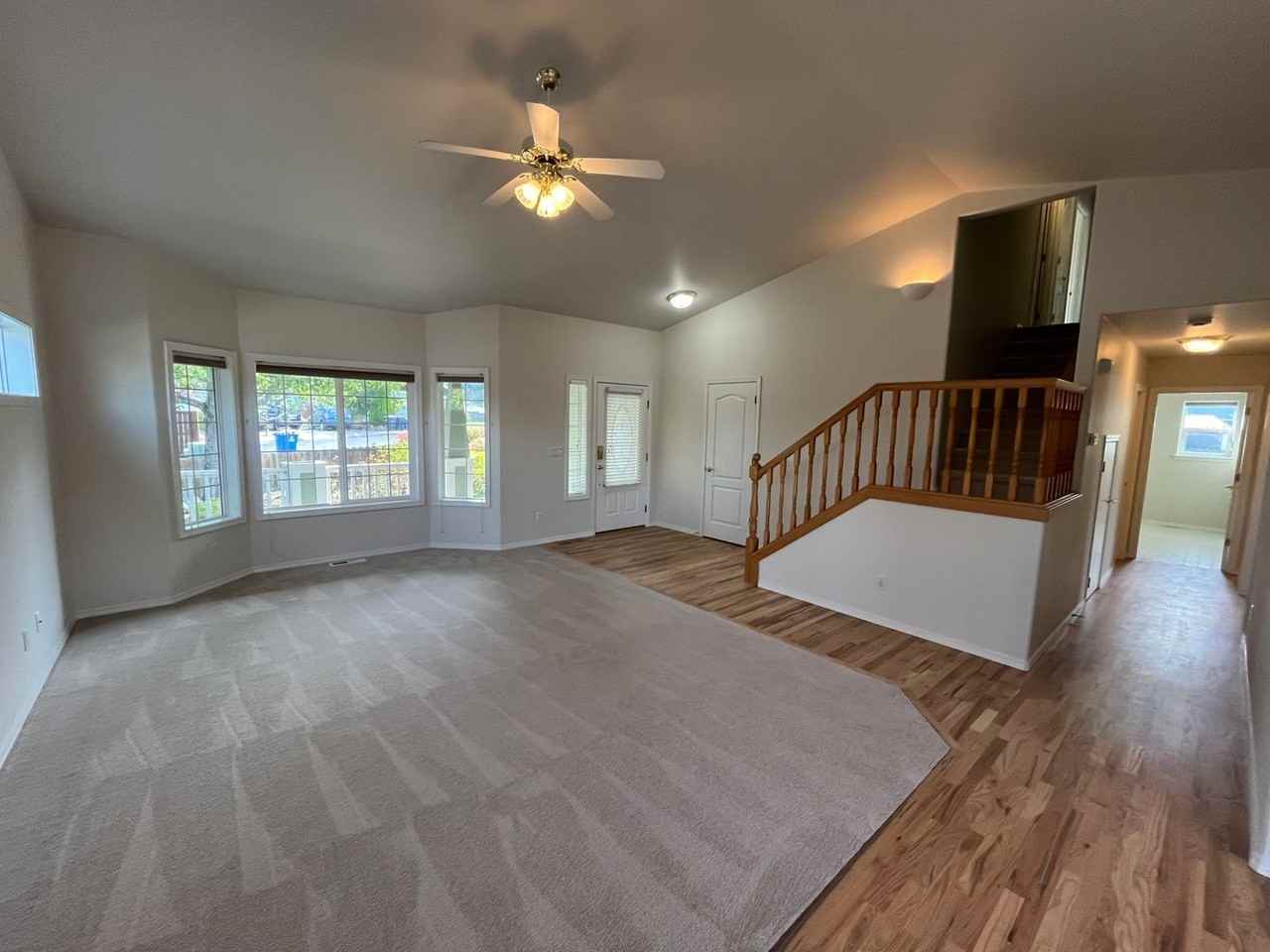 3111 Ne Dennis Ct - Photo 3 of 28