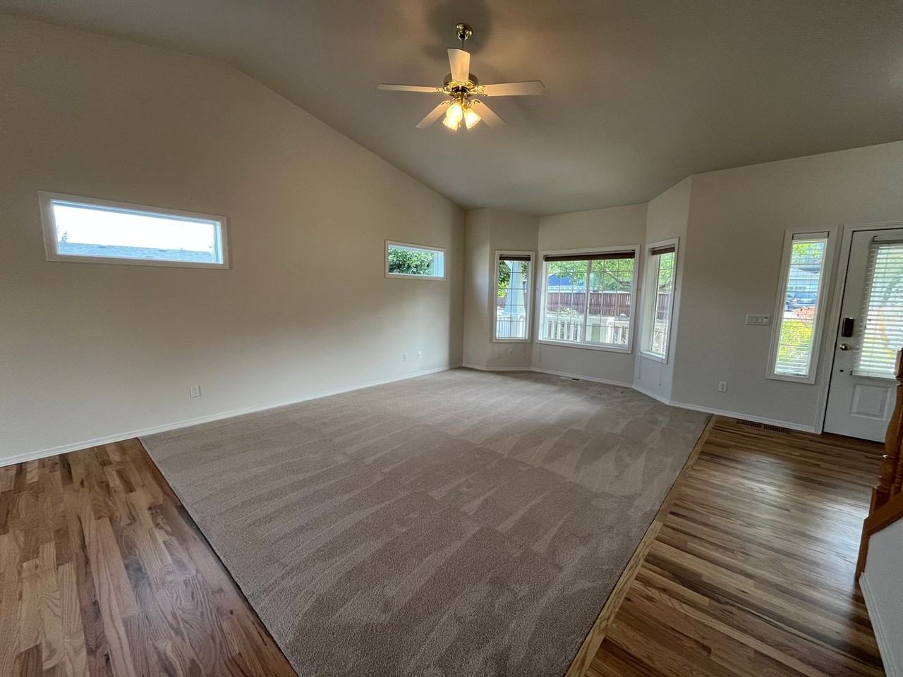 3111 Ne Dennis Ct - Photo 4 of 28