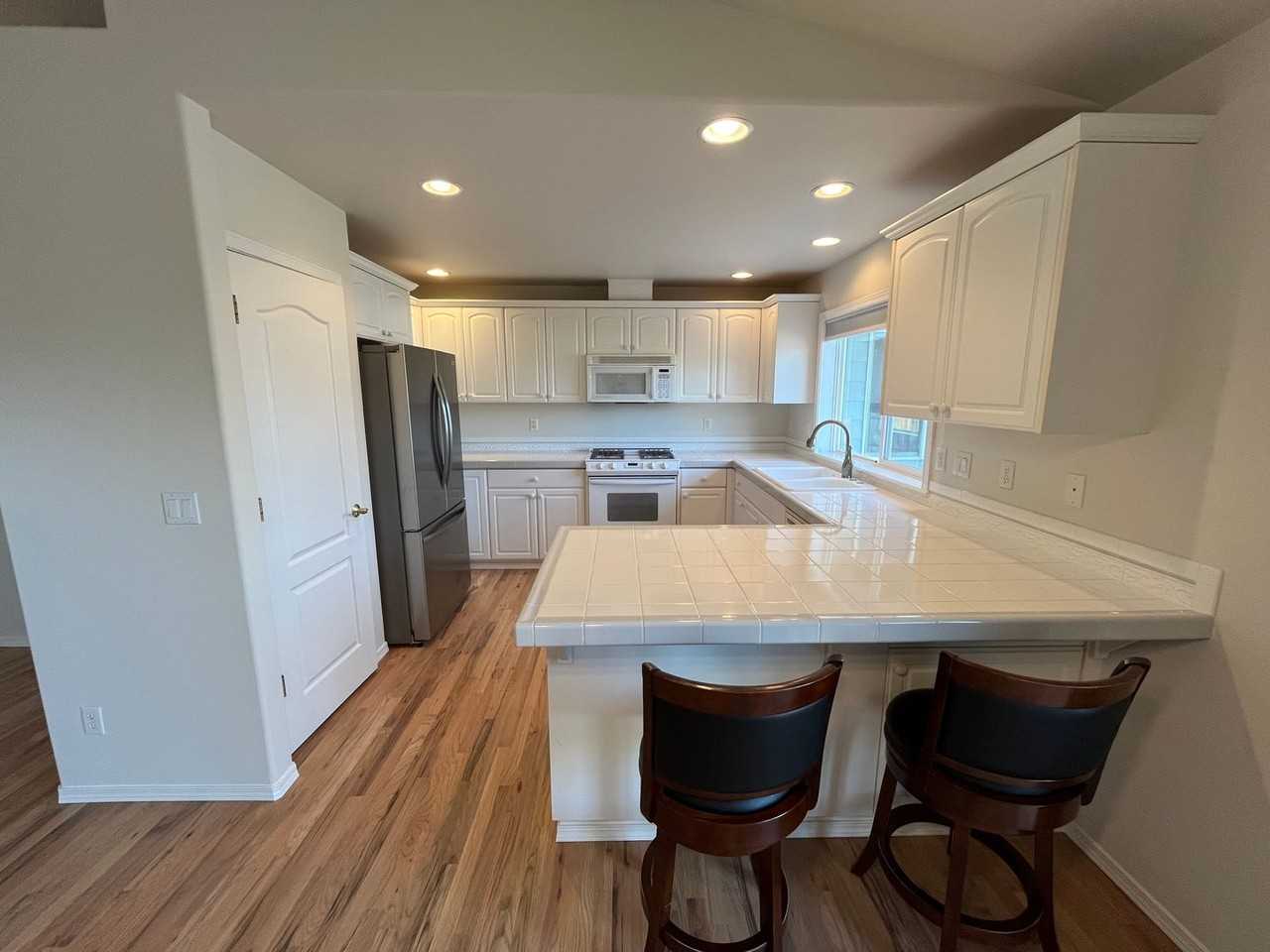 3111 Ne Dennis Ct - Photo 6 of 28