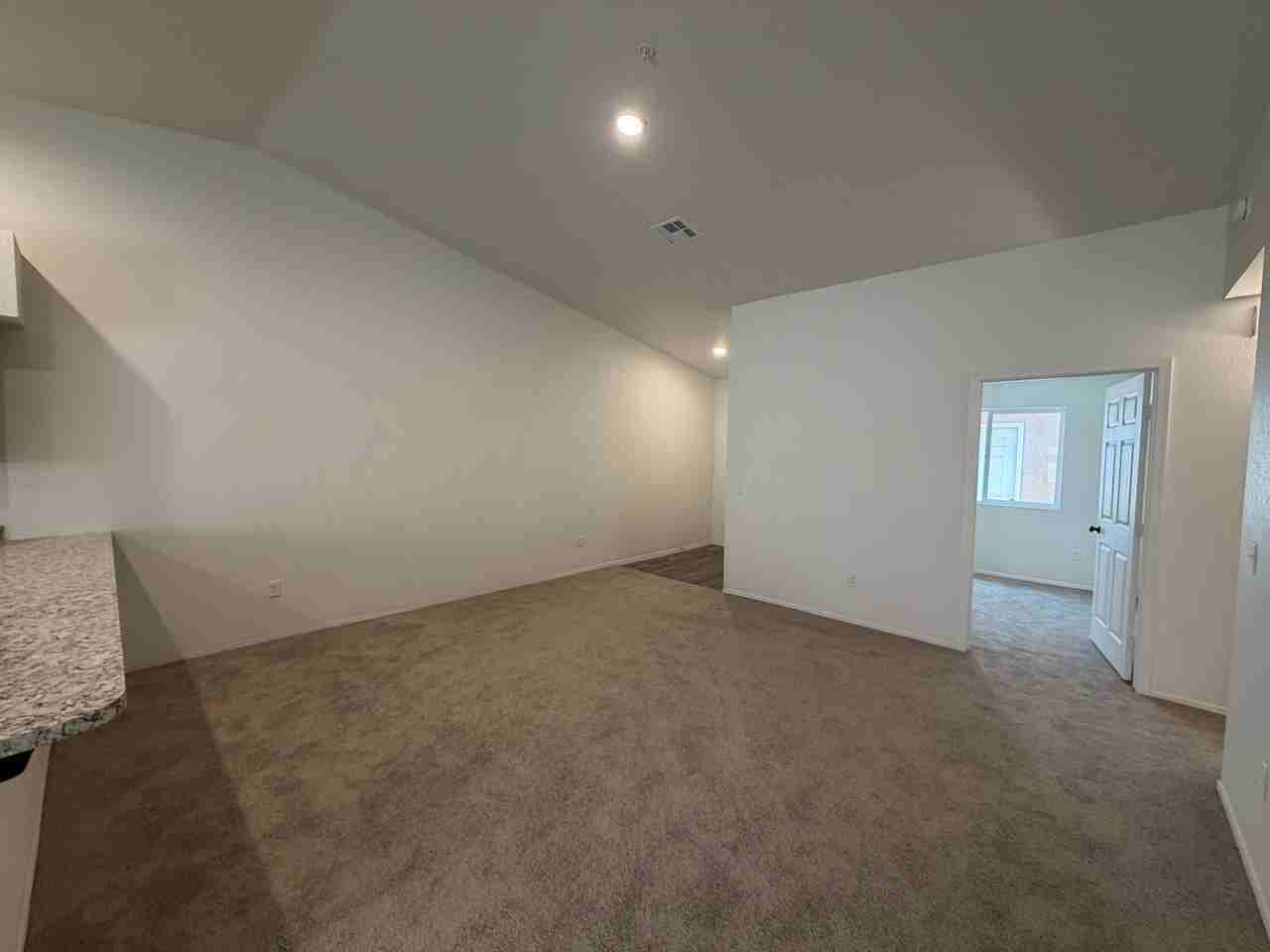 7190 E 39th St - Photo 4 of 24