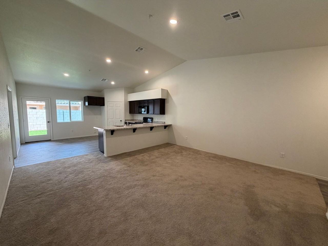 7190 E 39th St - Photo 5 of 24