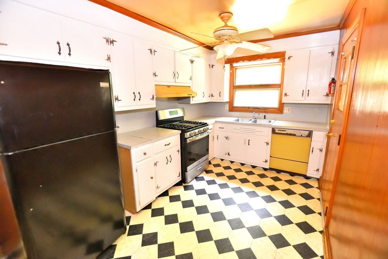 329 Myrtle Ave - Photo 6 of 15