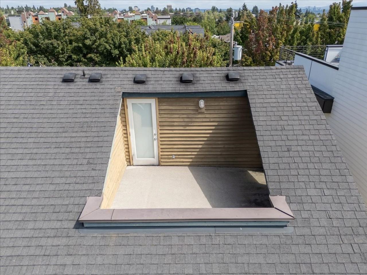4311A Linden Ave N #A - Photo 6 of 30