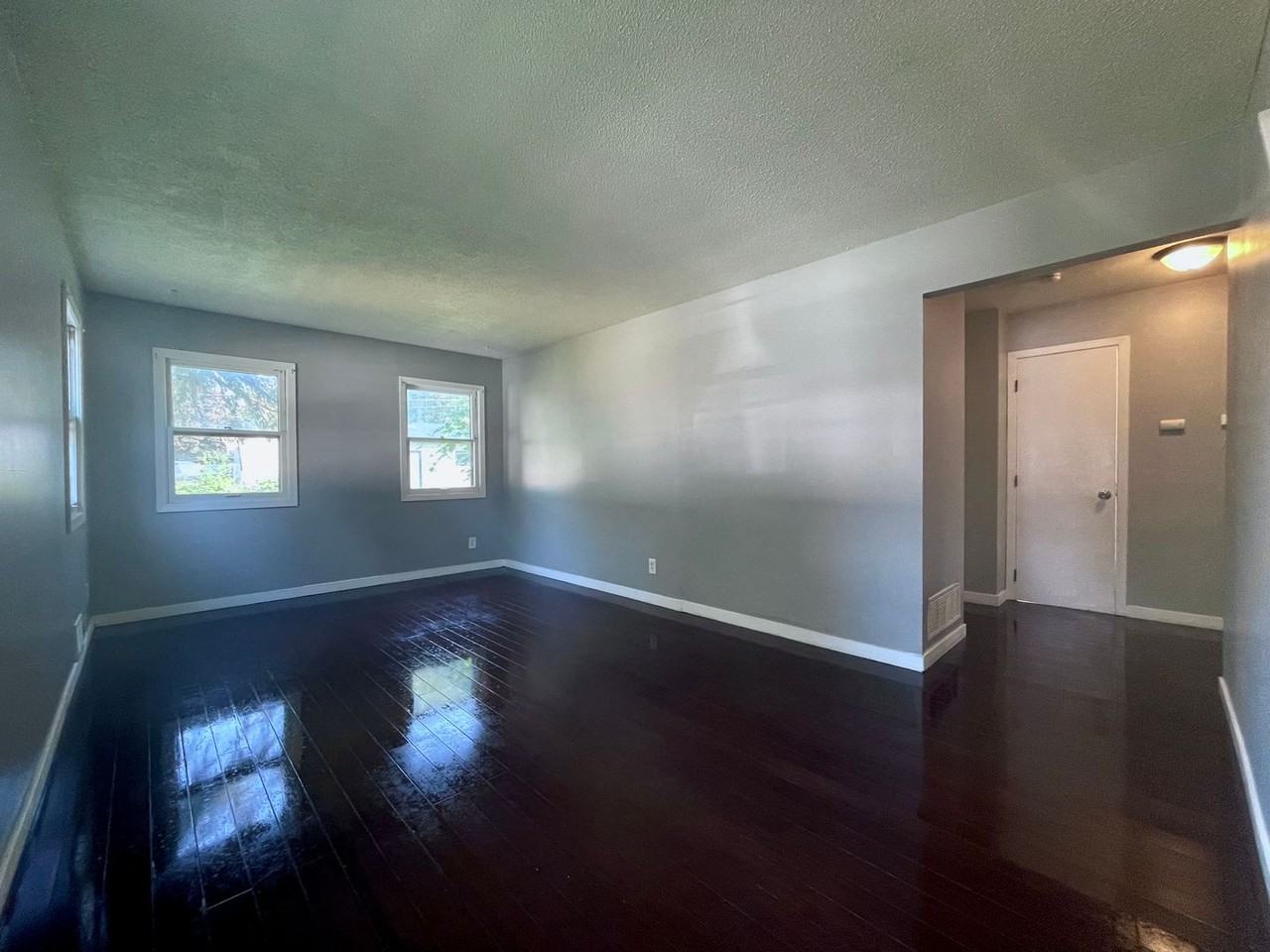 249 Winifred St E - Photo 2 of 10
