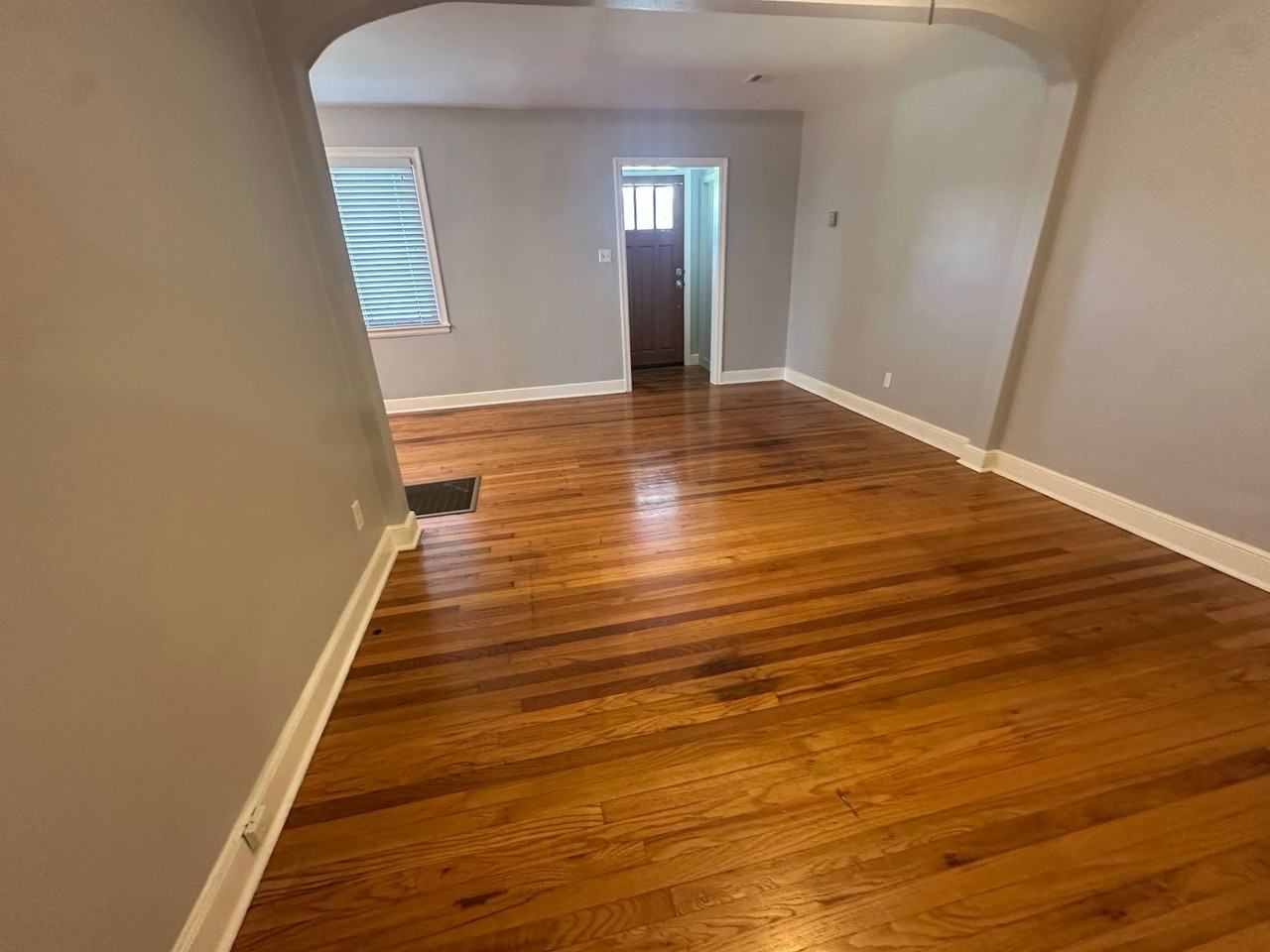 Beautifully maintained 2 - Photo 3 of 19
