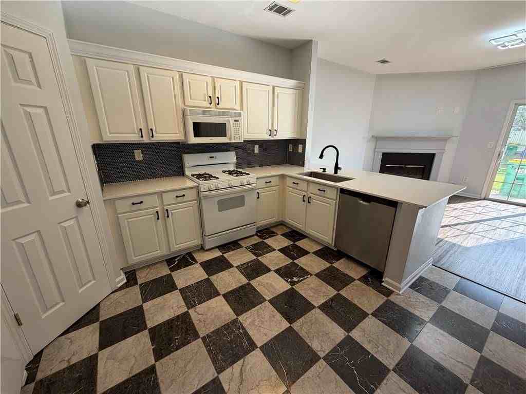 3381 Hidden Cove Cir - Photo 3 of 9