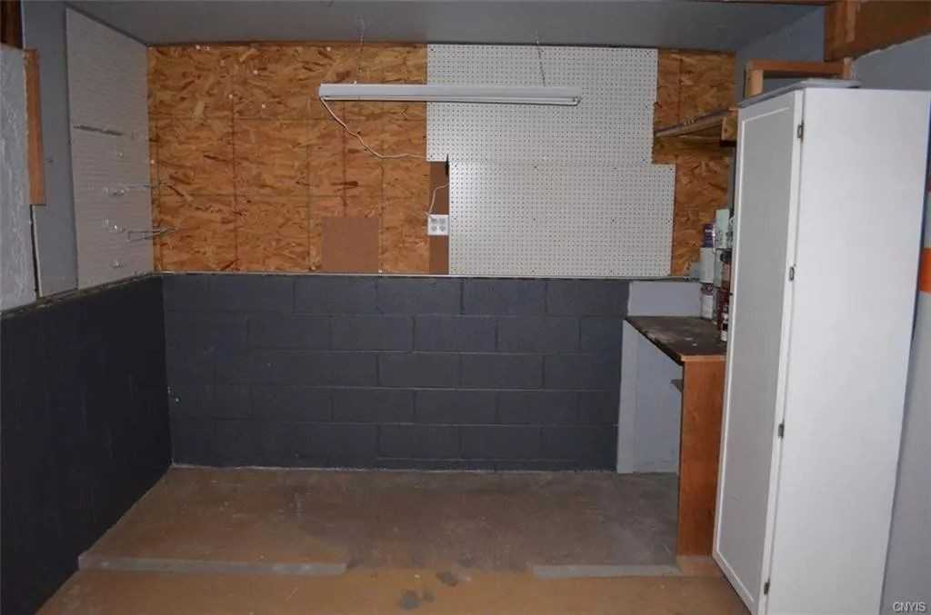 8245 Elaine Cir - Photo 7 of 14