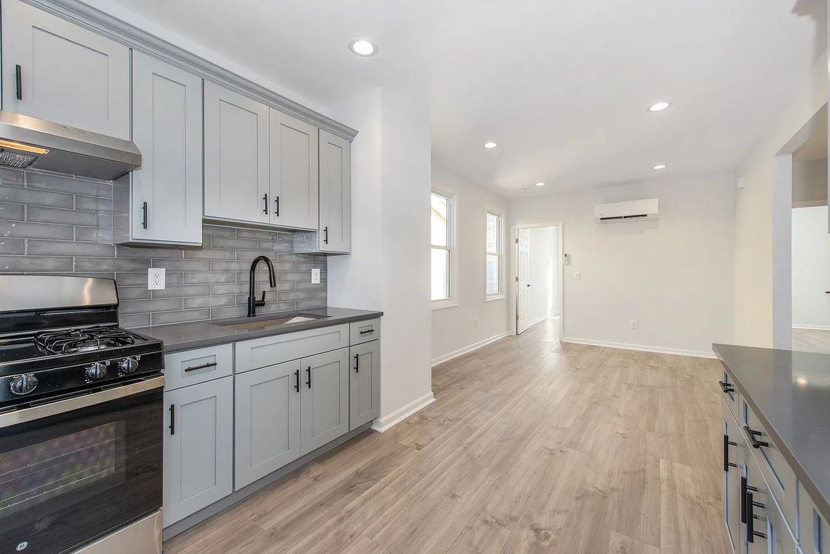 105 Coolidge St - Photo 4 of 10