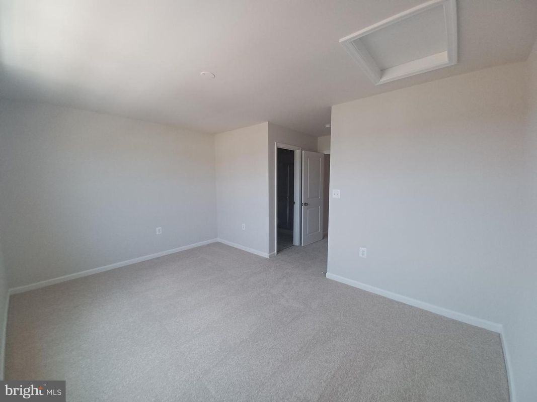182 Coolidge Ave - Photo 3 of 8