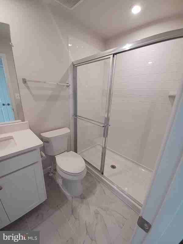 182 Coolidge Ave - Photo 4 of 8