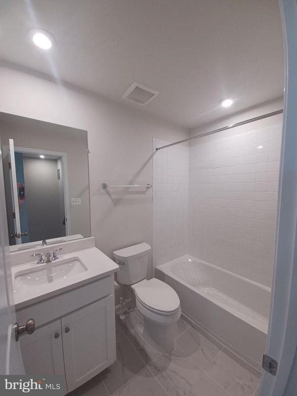 182 Coolidge Ave - Photo 5 of 8
