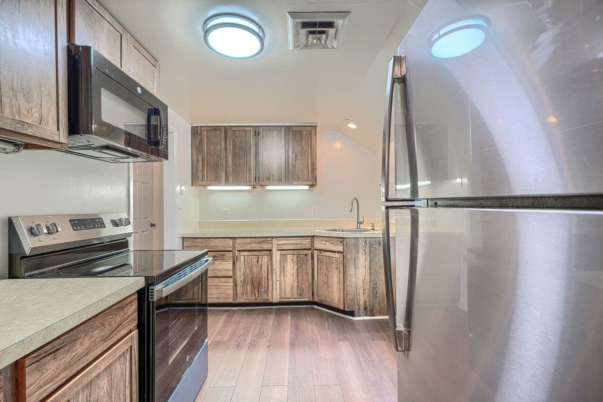 1703 Roland Ave - Photo 2 of 30