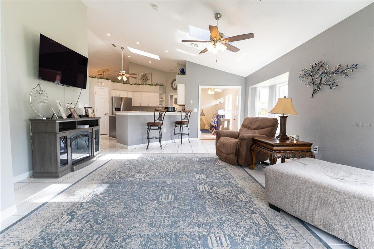 1088 Sw 32nd Ln - Photo 2 of 3