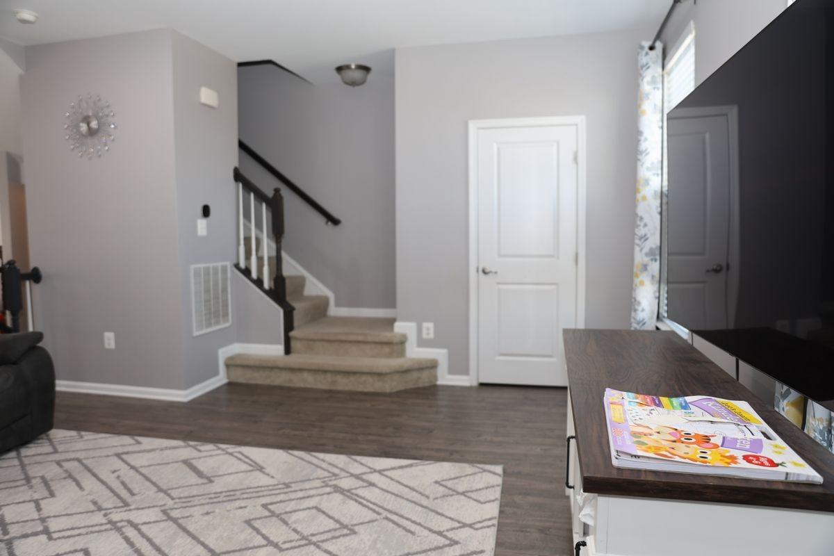 5825 Rochefort St - Photo 3 of 38