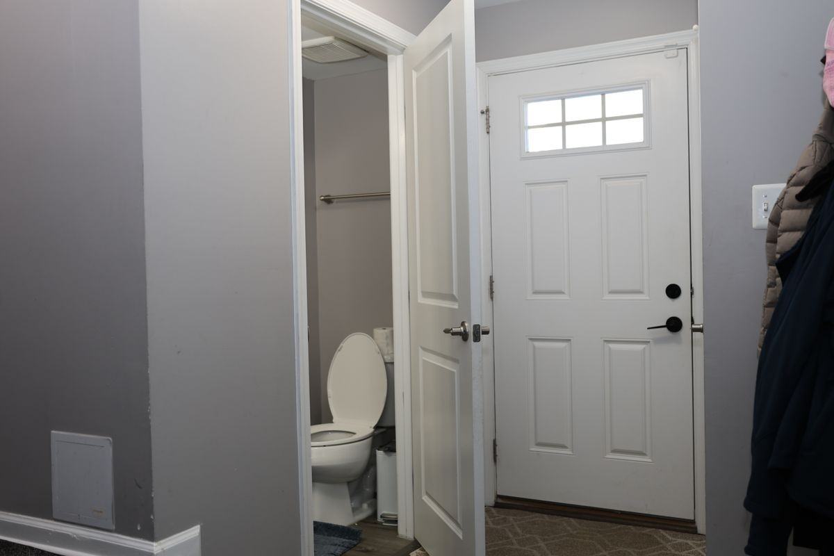 5825 Rochefort St - Photo 4 of 38