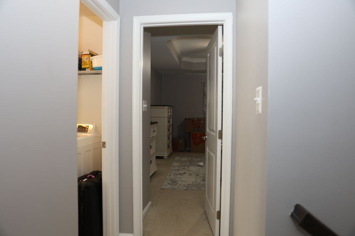5825 Rochefort St - Photo 5 of 38