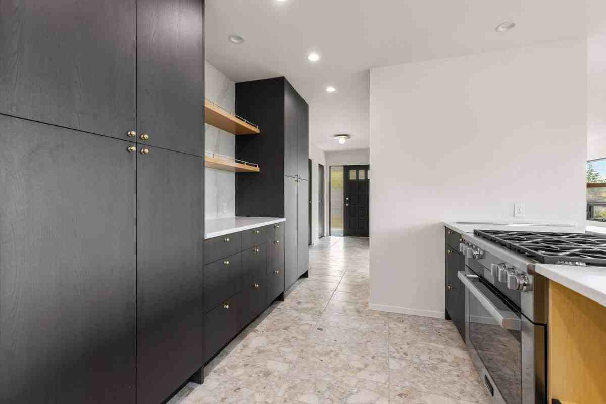 1425 Nw 122nd Ave - Photo 3 of 10