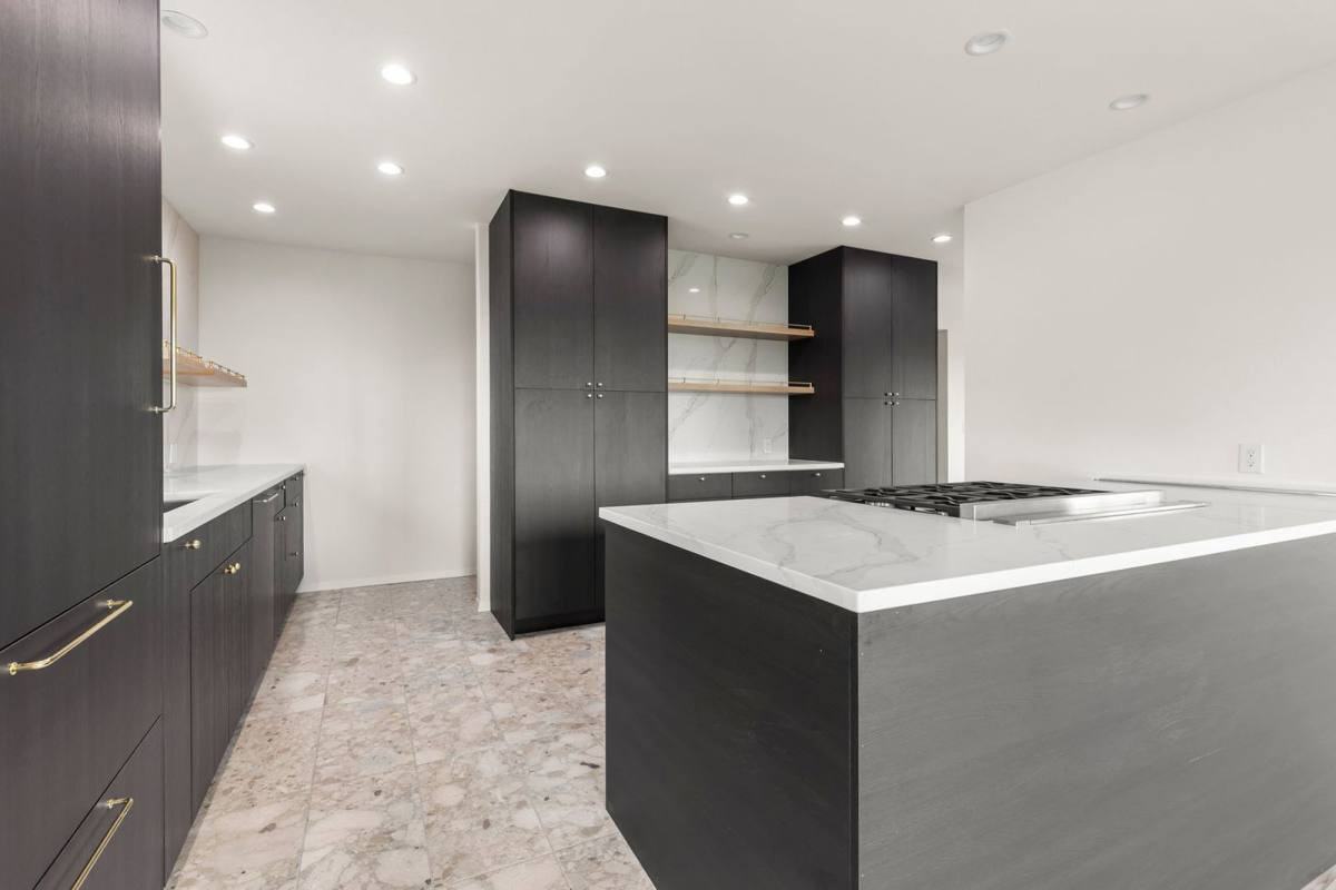 1425 Nw 122nd Ave - Photo 4 of 10