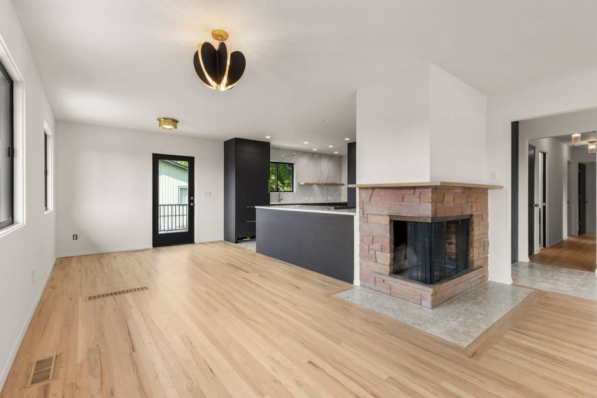 1425 Nw 122nd Ave - Photo 7 of 10