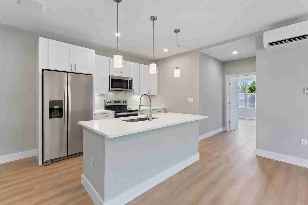 298 Main St #3E