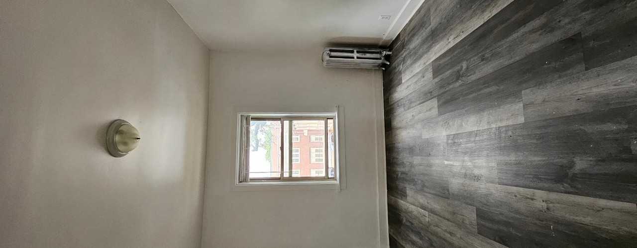 908 E 77th St #1E - Photo 2 of 5