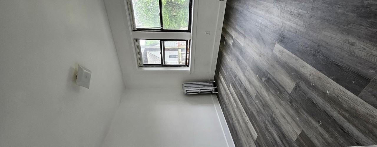 908 E 77th St #1E - Photo 3 of 5