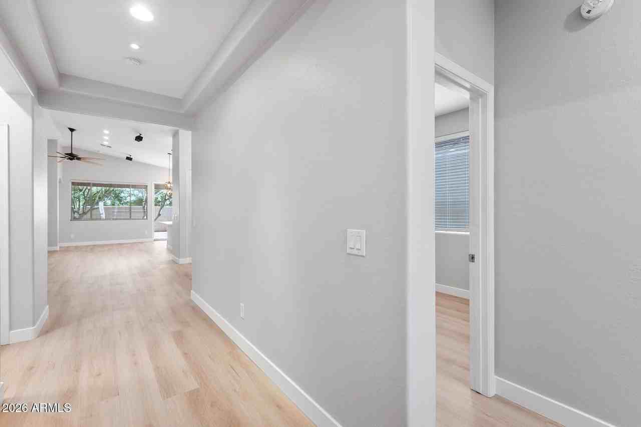 10361 W Foothill Dr - Photo 4 of 34