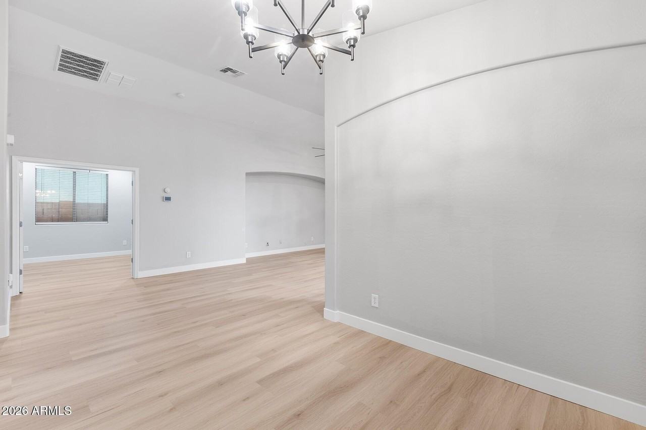 10361 W Foothill Dr - Photo 5 of 34