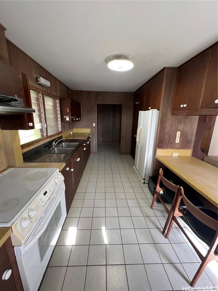 98-1305 Akaaka St - Photo 3 of 23