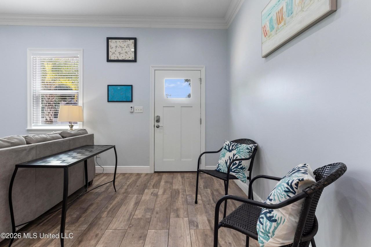 421 Carroll Ave - Photo 4 of 28